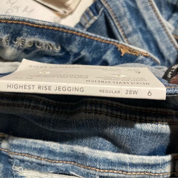 AMERICAN EAGLE Sz 6 Distressed Highest Rise Jeggings Light Wash NWT - Picture 12 of 15